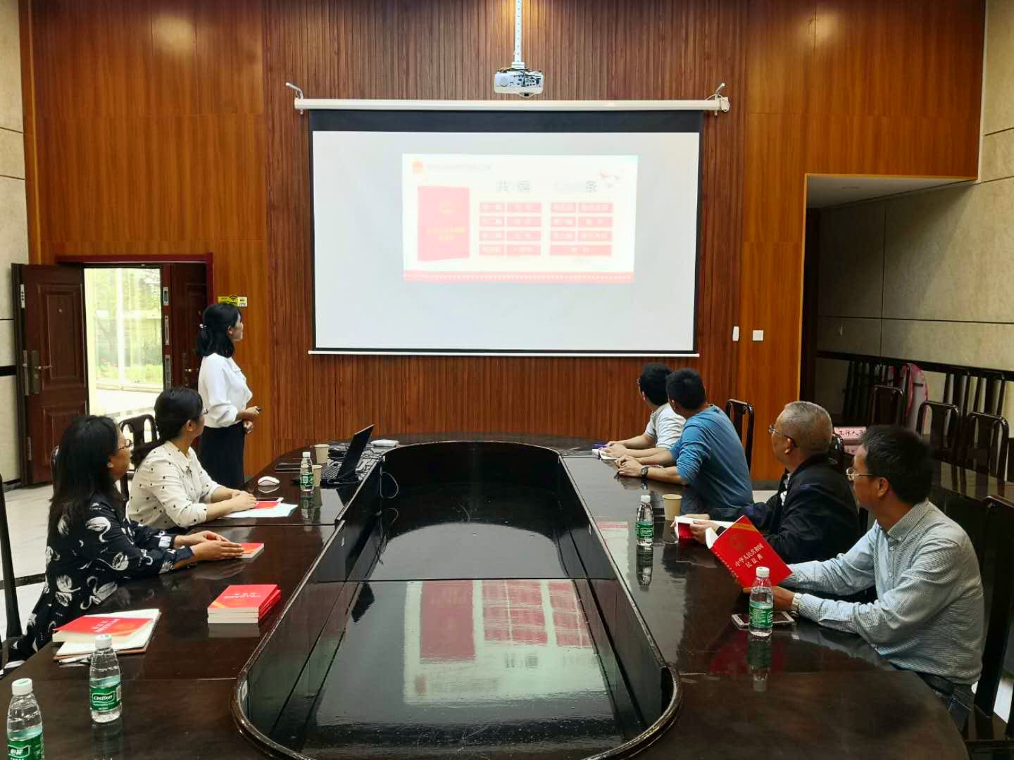 开展民法典宣讲会.jpg