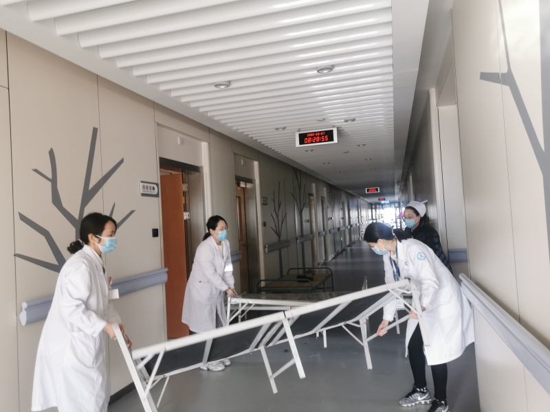 张嫚(左二).jpg 张嫚(左二).jpg