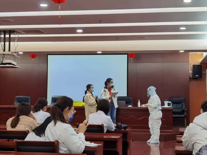 张靓参加培训.jpg 张靓参加培训.jpg