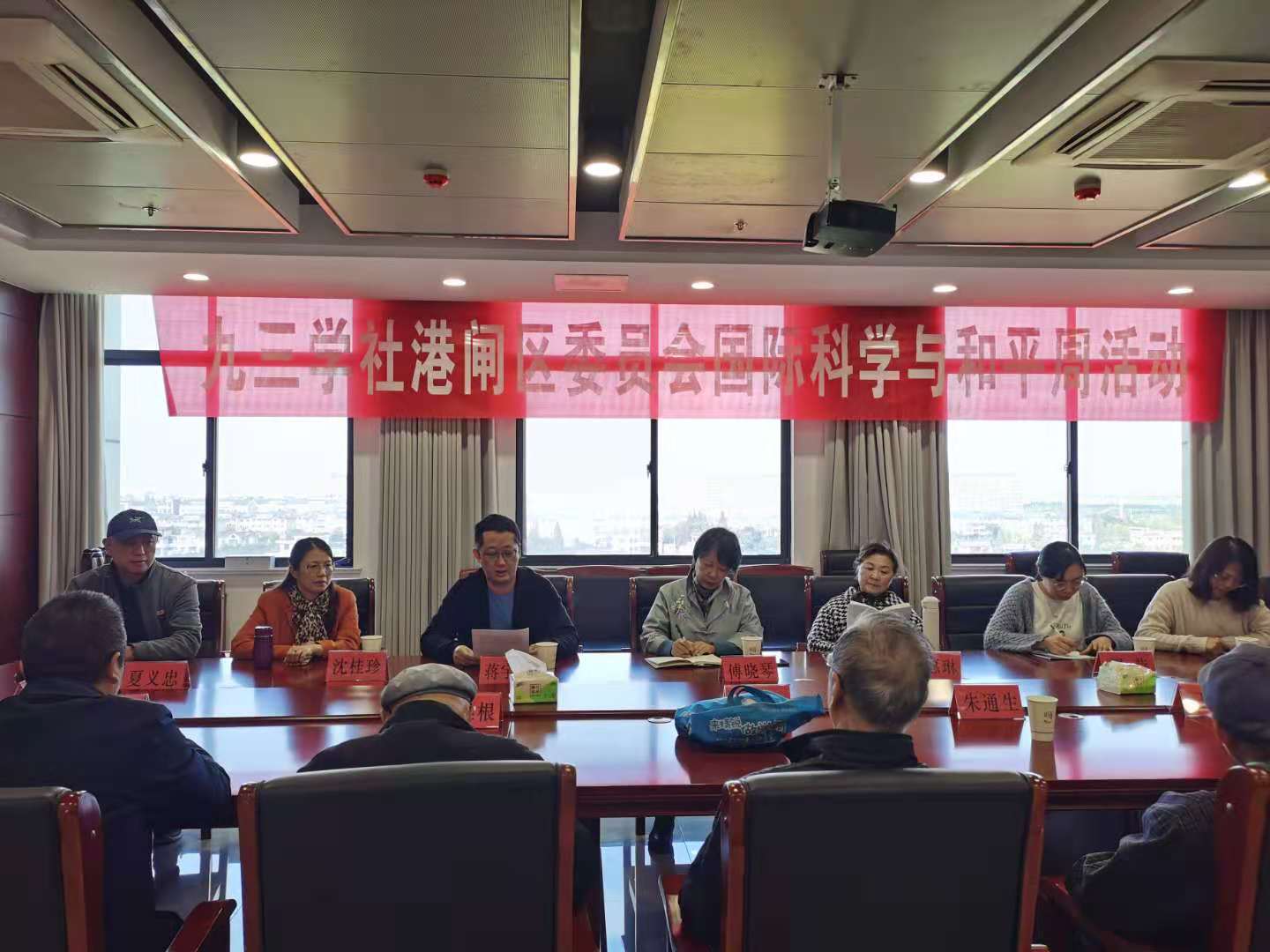 社区委组交流并传达五中全会精神.jpg 社区委组交流并传达五中全会精神.jpg