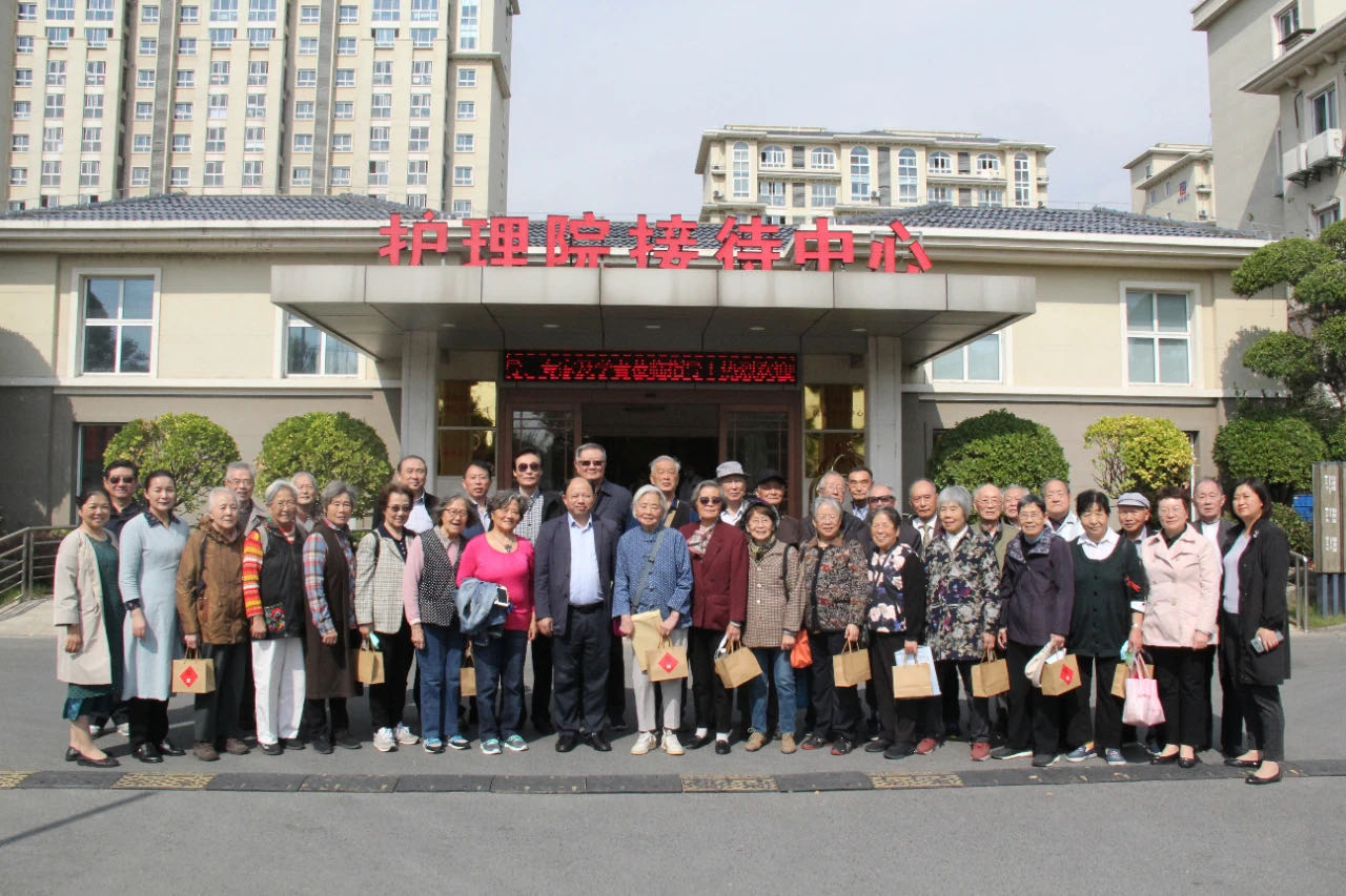 参观市北护理院.jpg 参观市北护理院.jpg