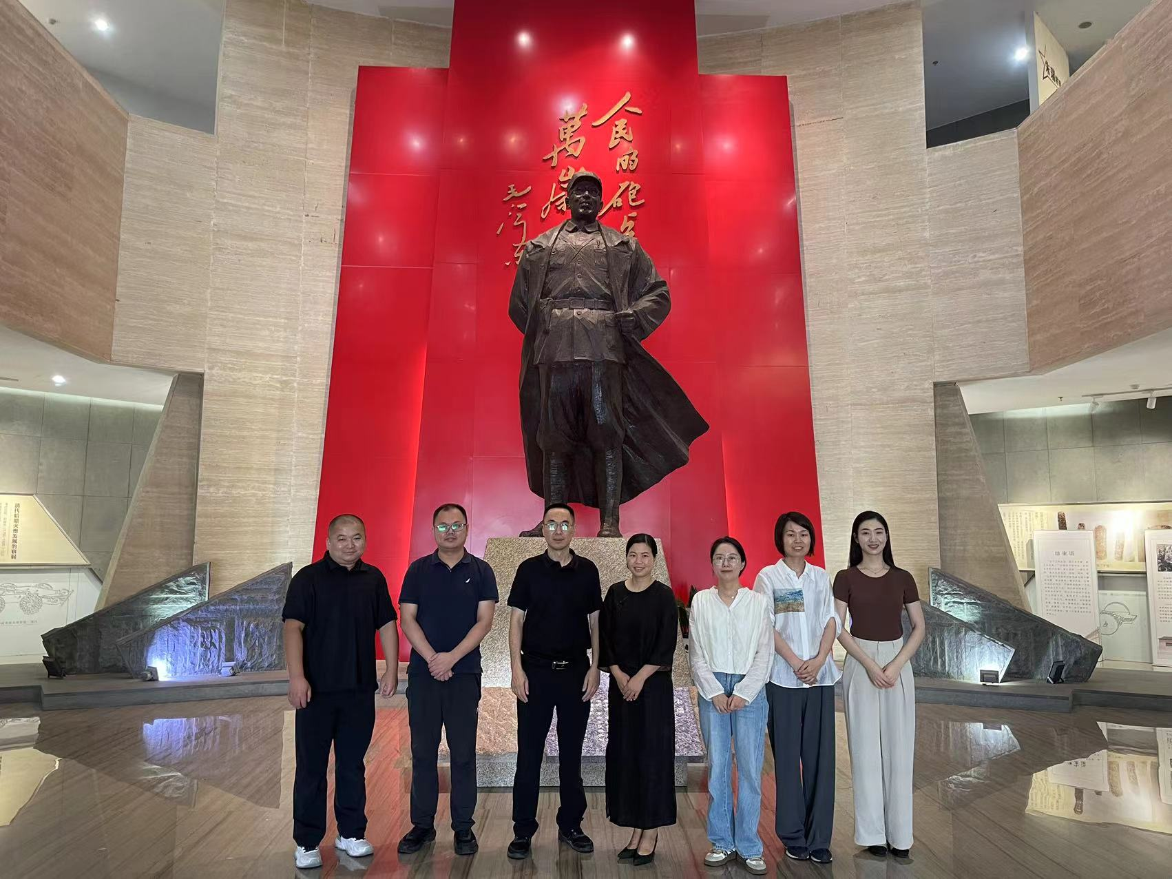 参观朱瑞将军纪念馆.png