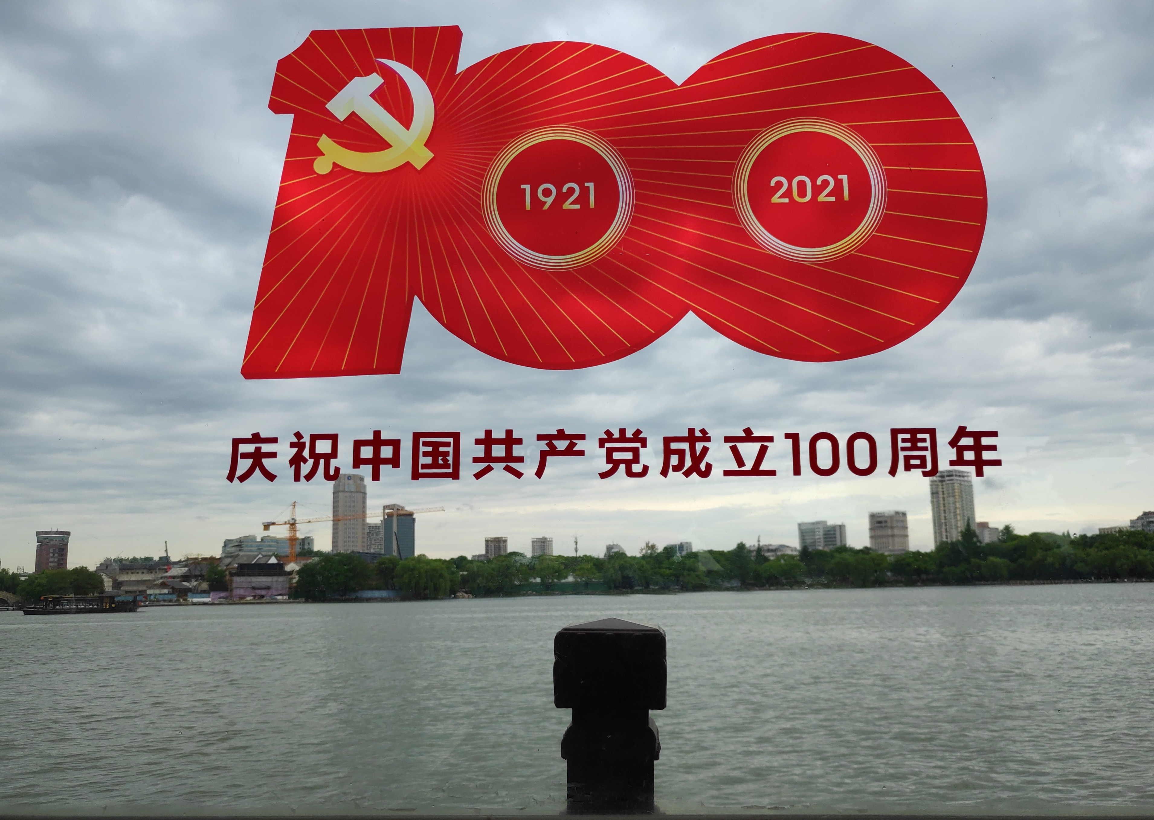 703779224.jpg