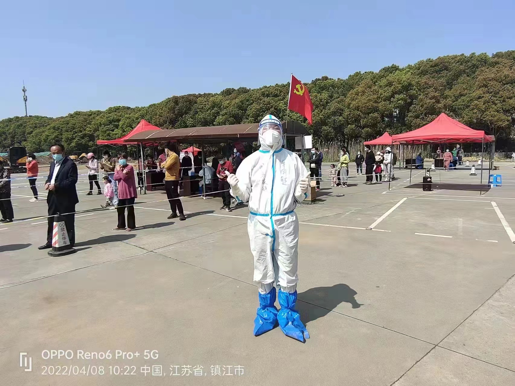 傅同圣，组织明辰医院医生加入核酸检测大白团队，白天在社区核酸采样1.JPG