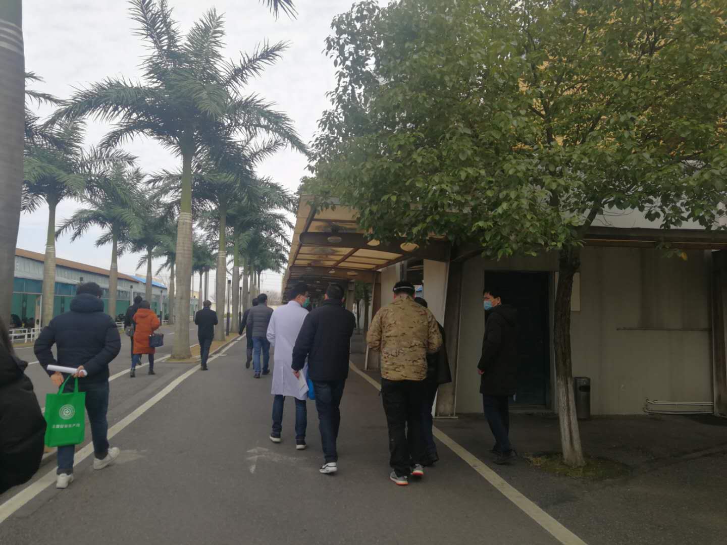 镇江-指导企业复工复产.jpg