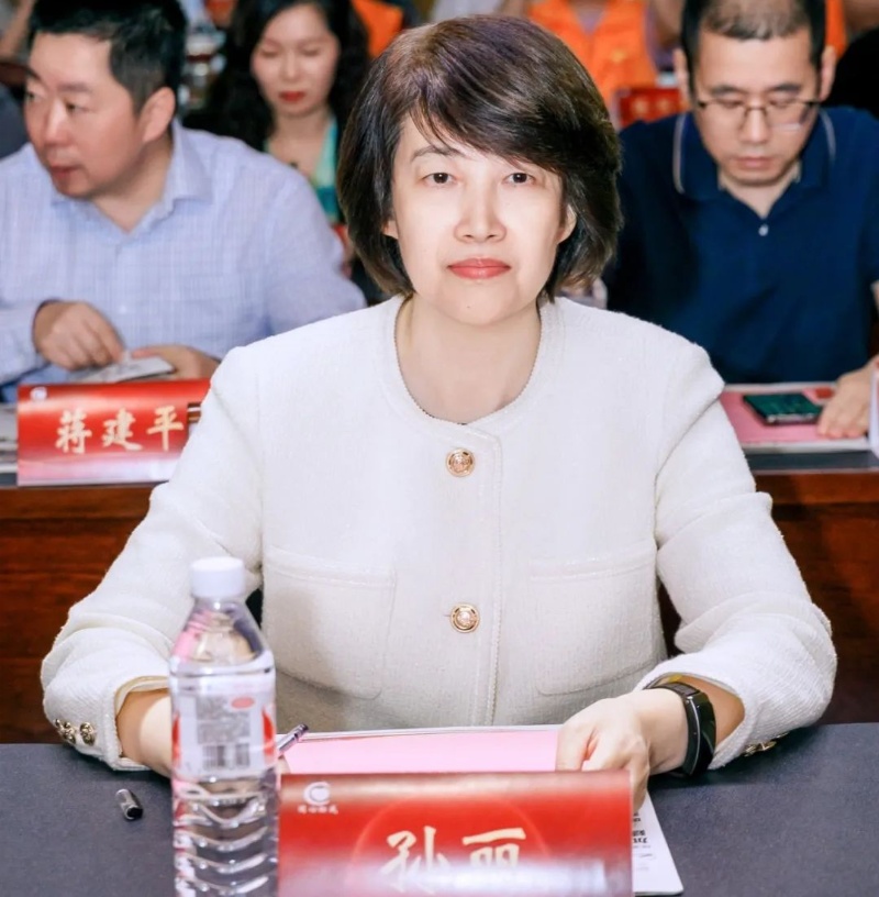孙丽在同心助残_副本.jpg