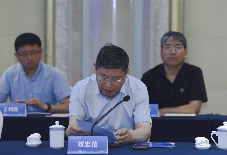 刘忠范副主席_副本.jpg